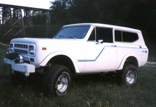 Scout II, Scout 80, Scout 800 Off White Enamel Paint - Scout Classic White  Cap White - International Scout Parts - Scout II Parts - Your Authorized IH  Lightline Dealer